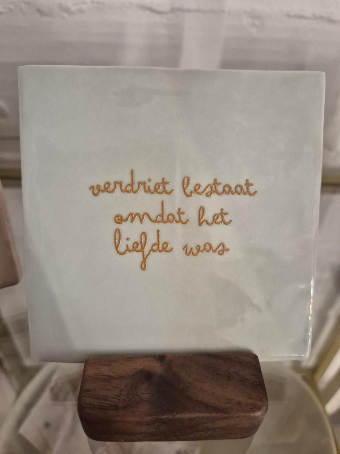 Tegel Verdriet bestaat omdat het liefde was