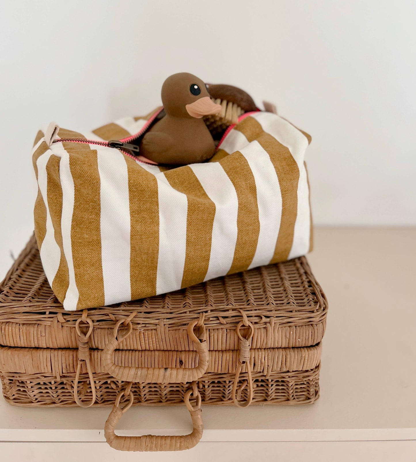 VIC GESTREEPTE TOILETTAS MET KARAMEL EN ECRU