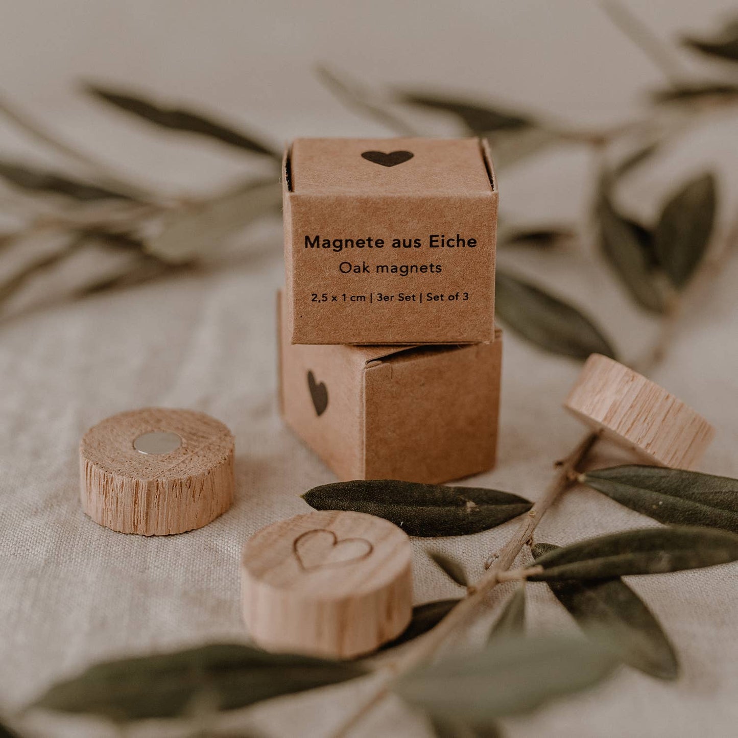 Houten magneetset van 3 eikenharten