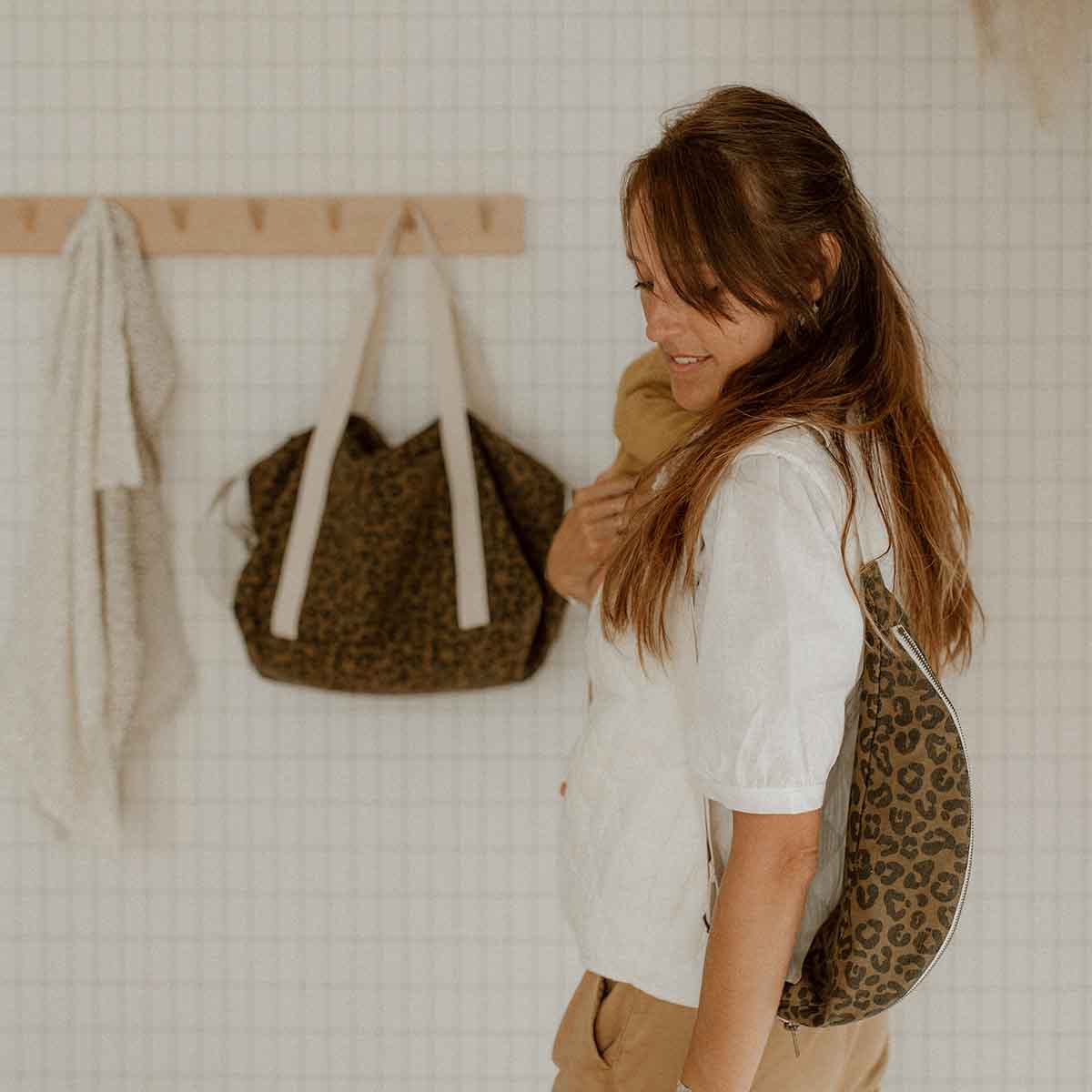 HEUPTASJE MET GRIJZE OLIJF