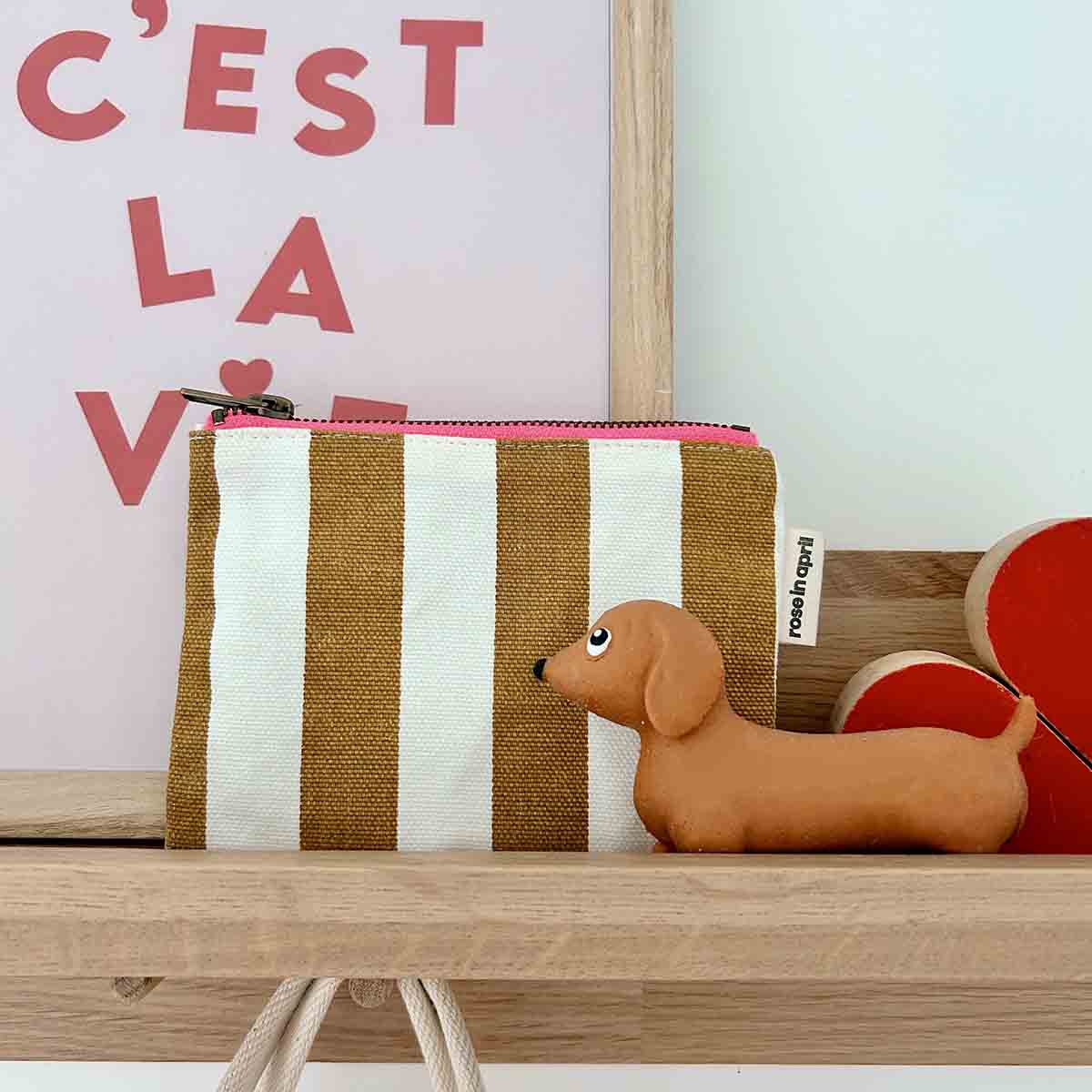 GESTREEPTE PORTEMONNEE VAN MARIE TOFFEE EN ECRU