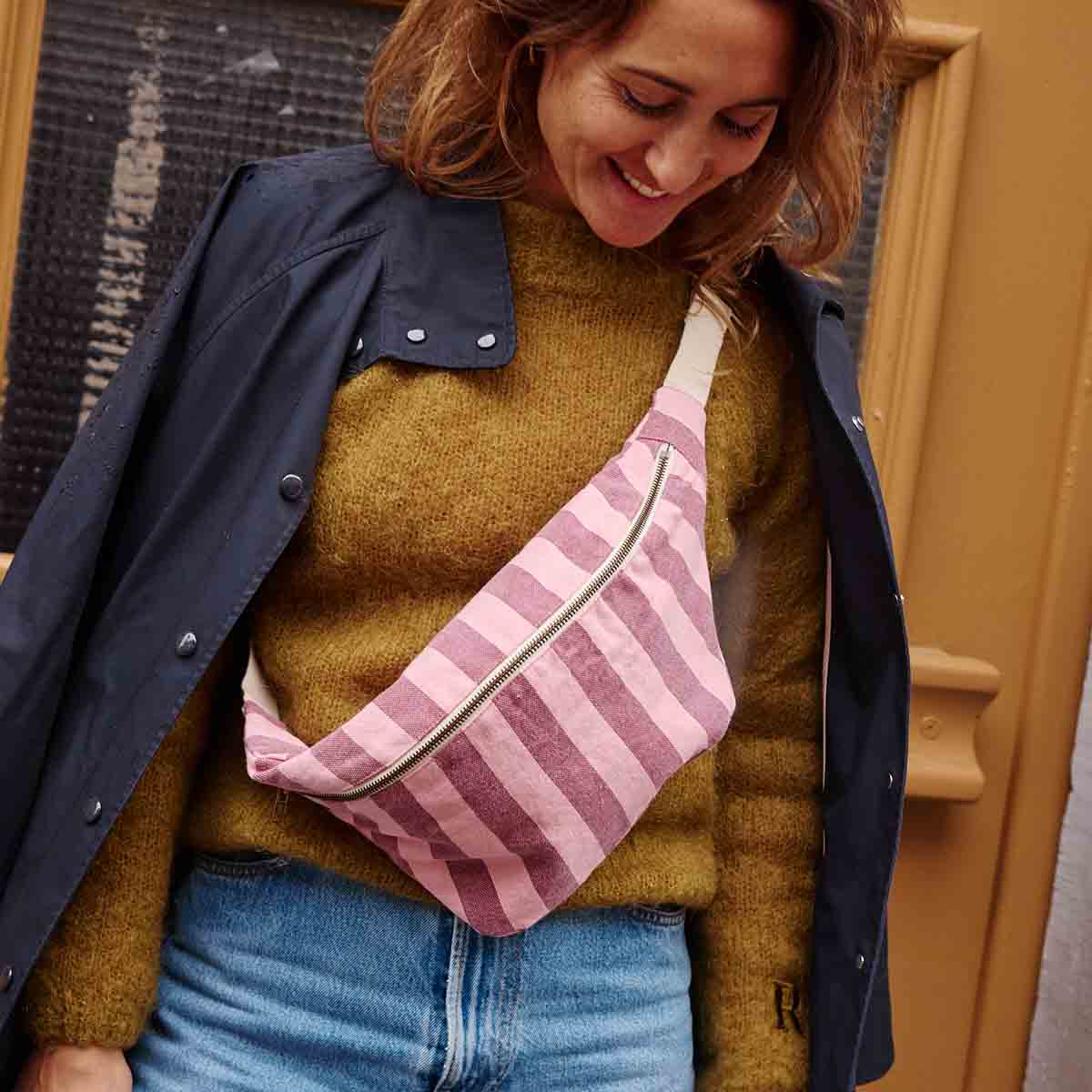 BORDEAUXROOD/BUBBELROZE GESTREEPT HEUPTASJE