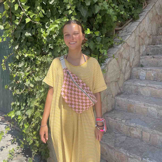 DAMIER BANANENZAKJE MET KARAMEL EN AARDBEI