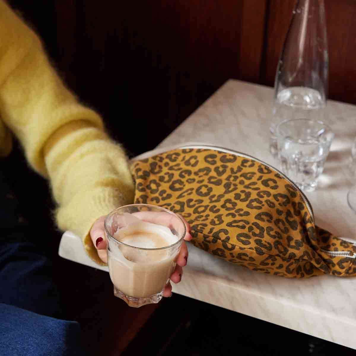 BANANENZAKJE MET JUS EN KARAMEL