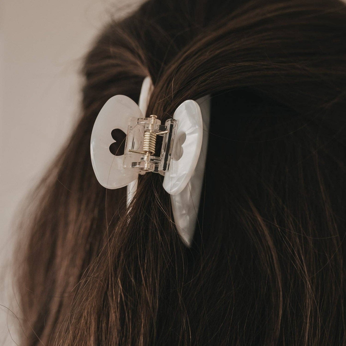 Grote parelknip met hartvorm en parelmoerlook (10 stuks per verpakking)