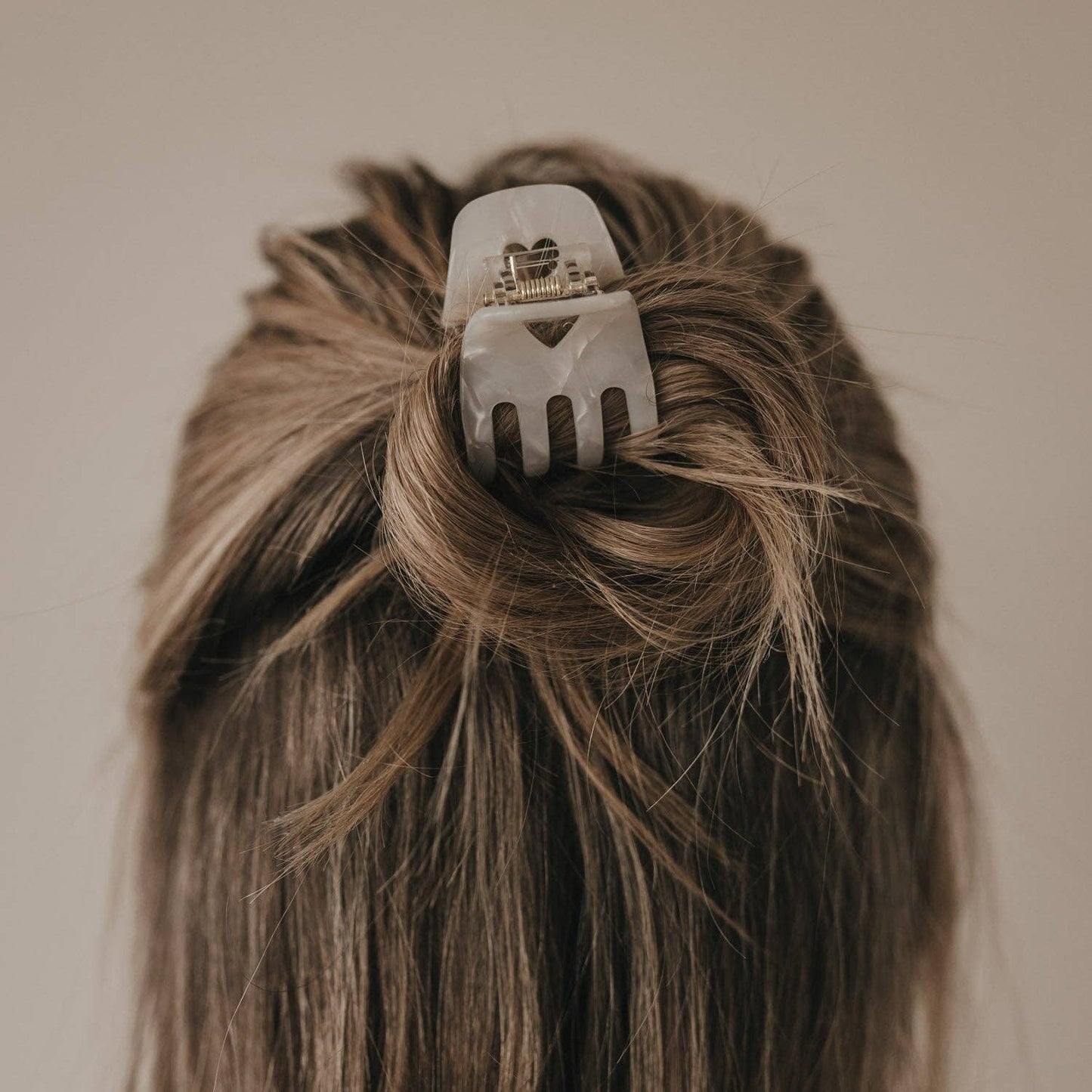 Kleine parelhaarclip met hart