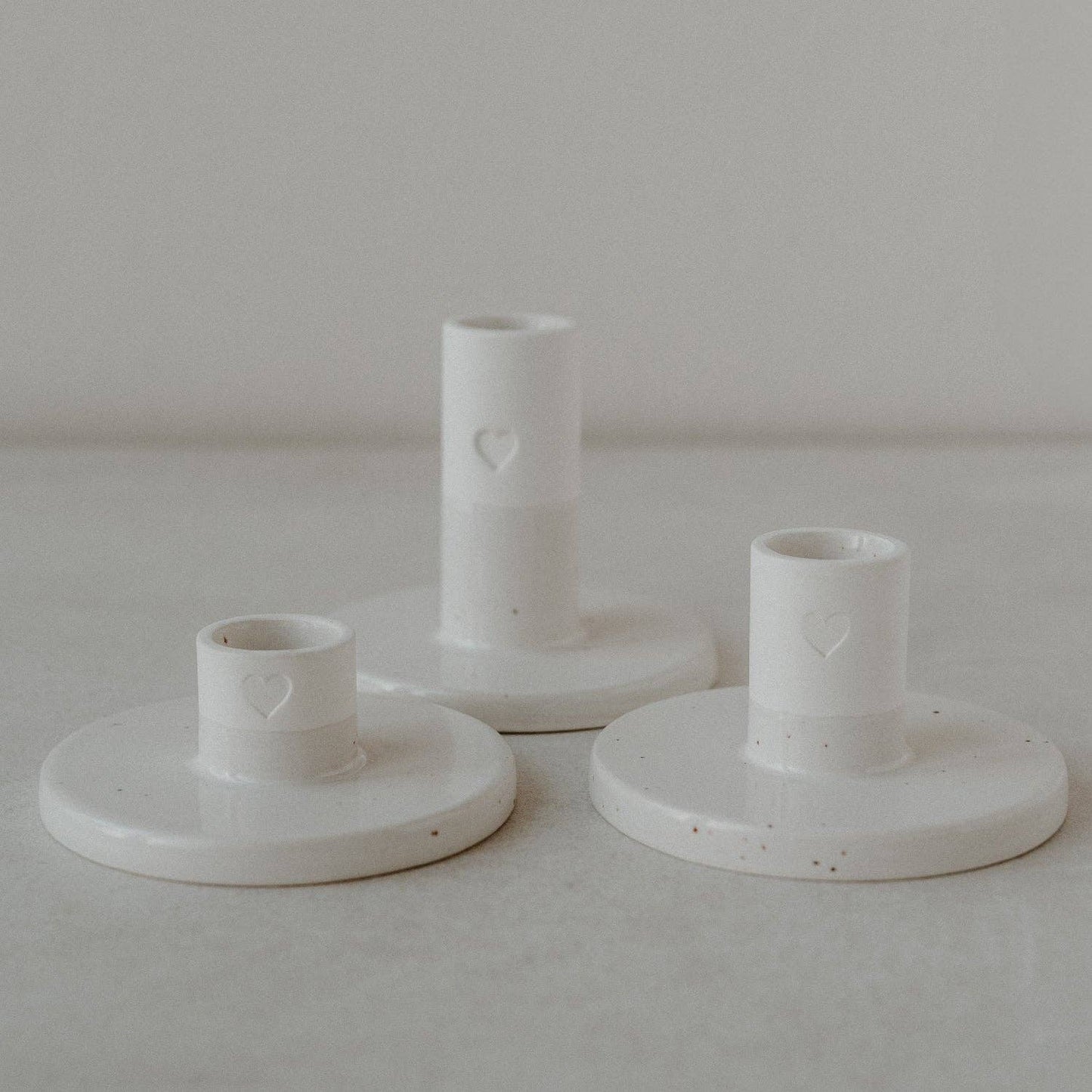 Middelgrote kandelaar met hartmotief