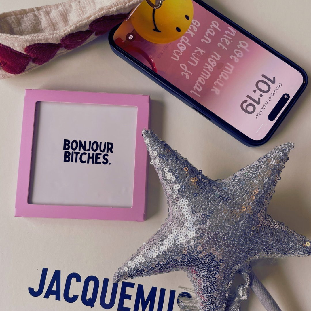 Bonjour bitches - signature tile