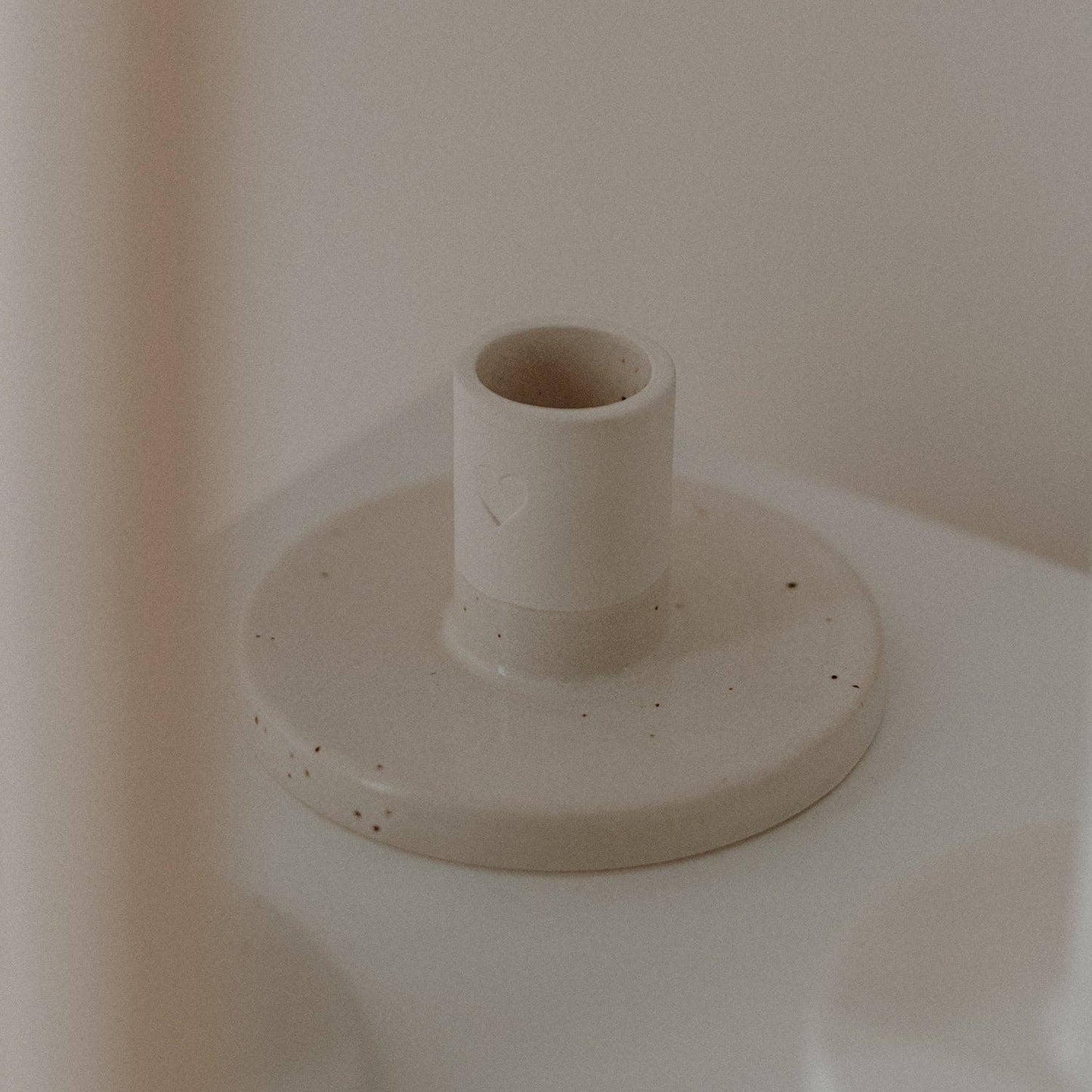 Middelgrote kandelaar met hartmotief